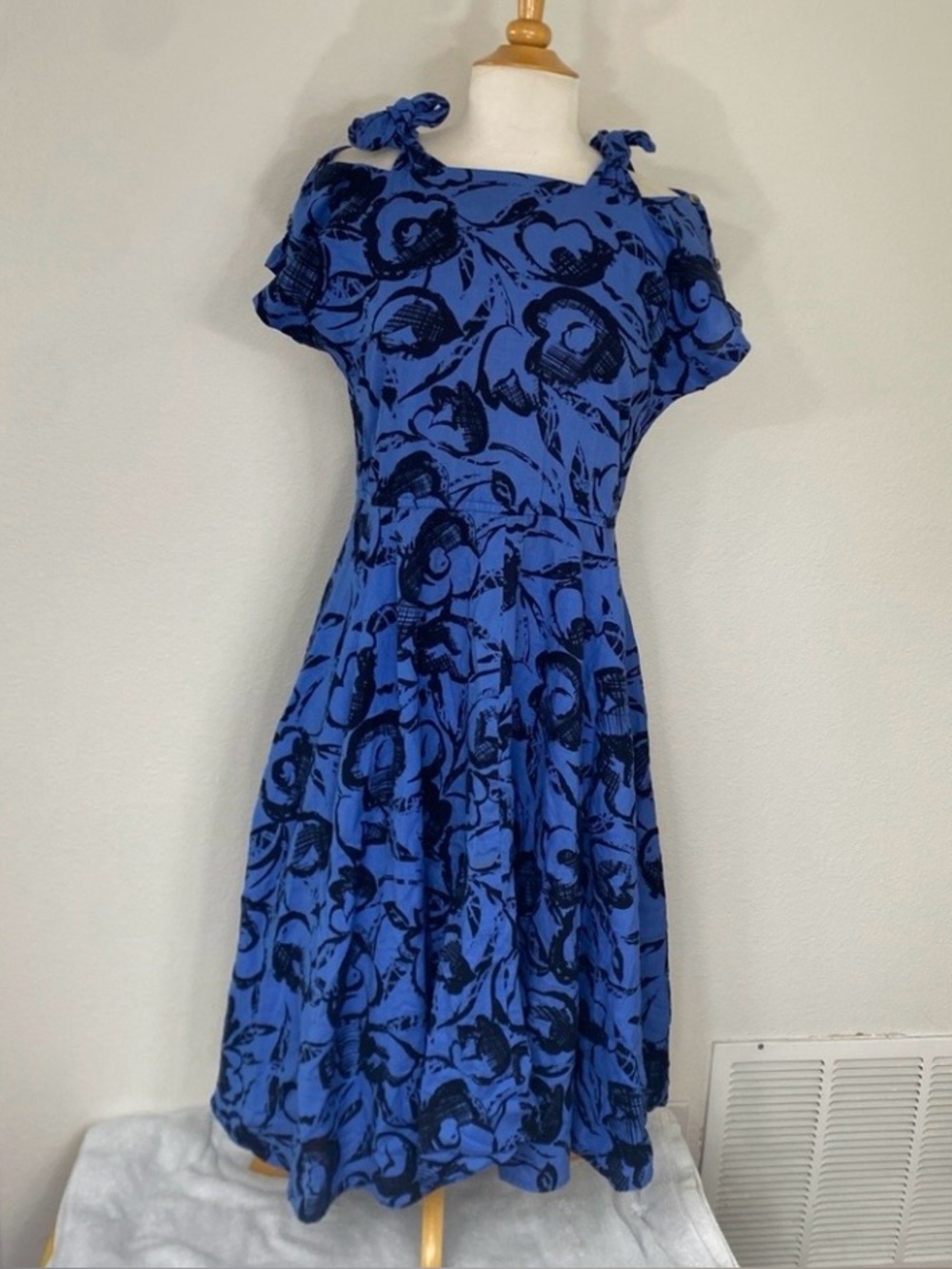 Vintage Women's Sun Rose Blue Black Floral Cutout Shoulder Midi Tea Dress Size M